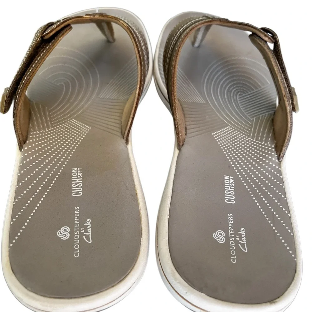 Clarks Cloudstepper Sz 10 Tan Sandals Flip Flops Comfort Vacation Coastal Beach